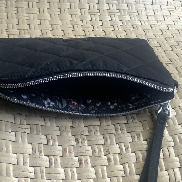 VERA BRADLEY BLACK QUILTED WRISTLET RFID NWT 65.00 - Picture 4 of 4